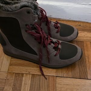 AEROSOLES Winter Boots with Burgundy Laces